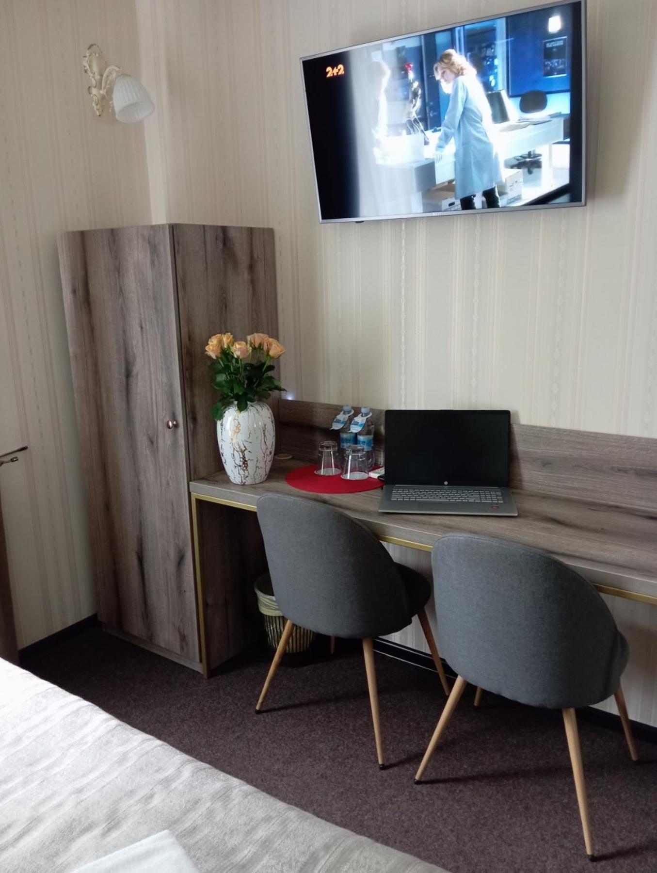 Шляпа Hotel Днепър Екстериор снимка