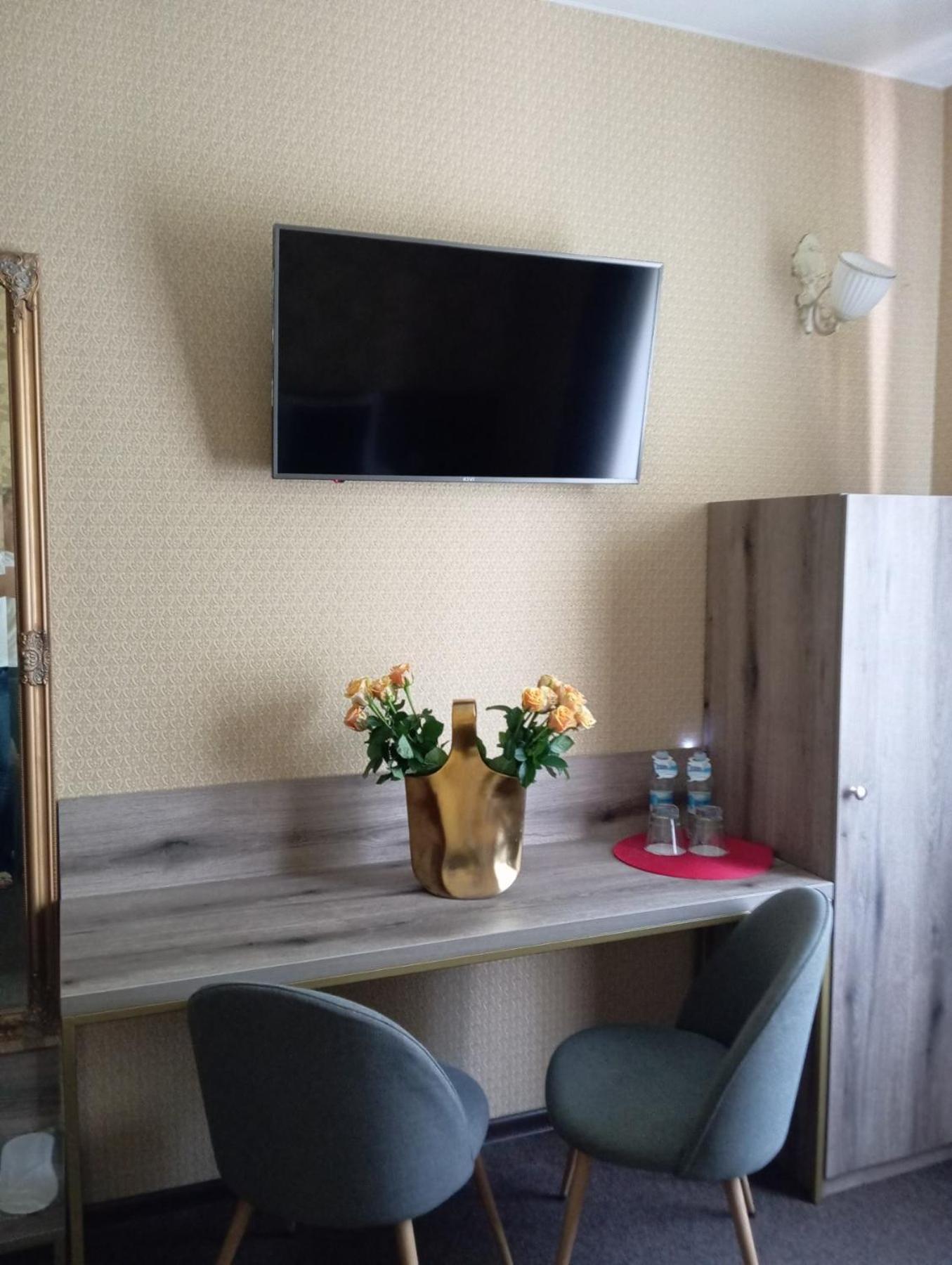 Шляпа Hotel Днепър Екстериор снимка