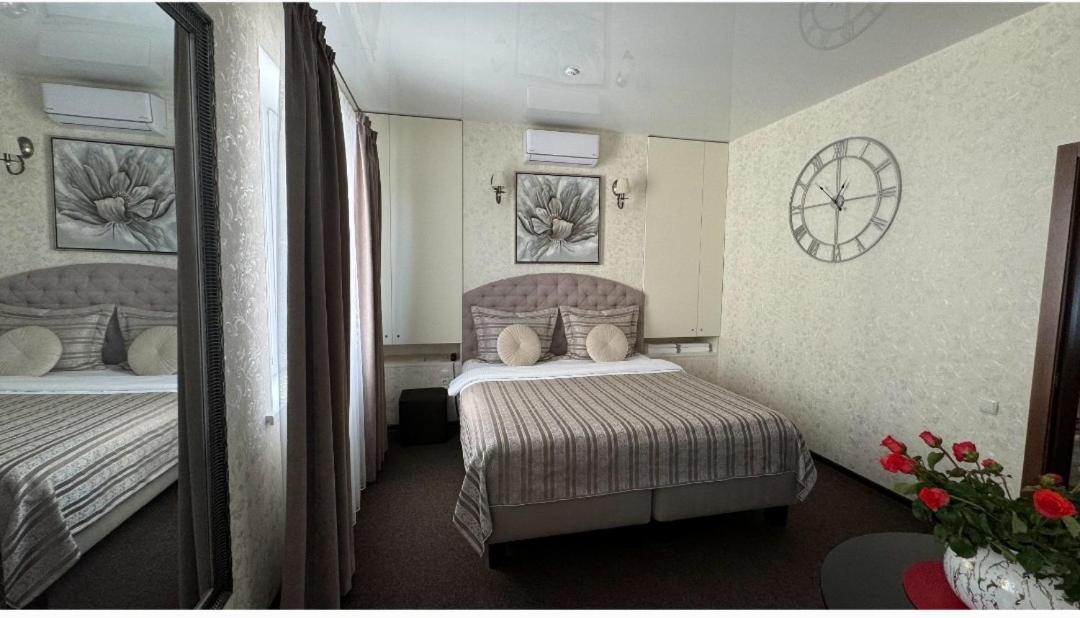 Шляпа Hotel Днепър Екстериор снимка