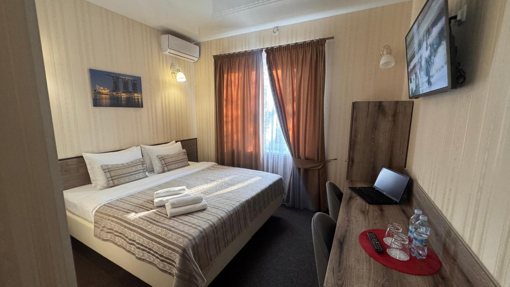 Шляпа Hotel Днепър Екстериор снимка