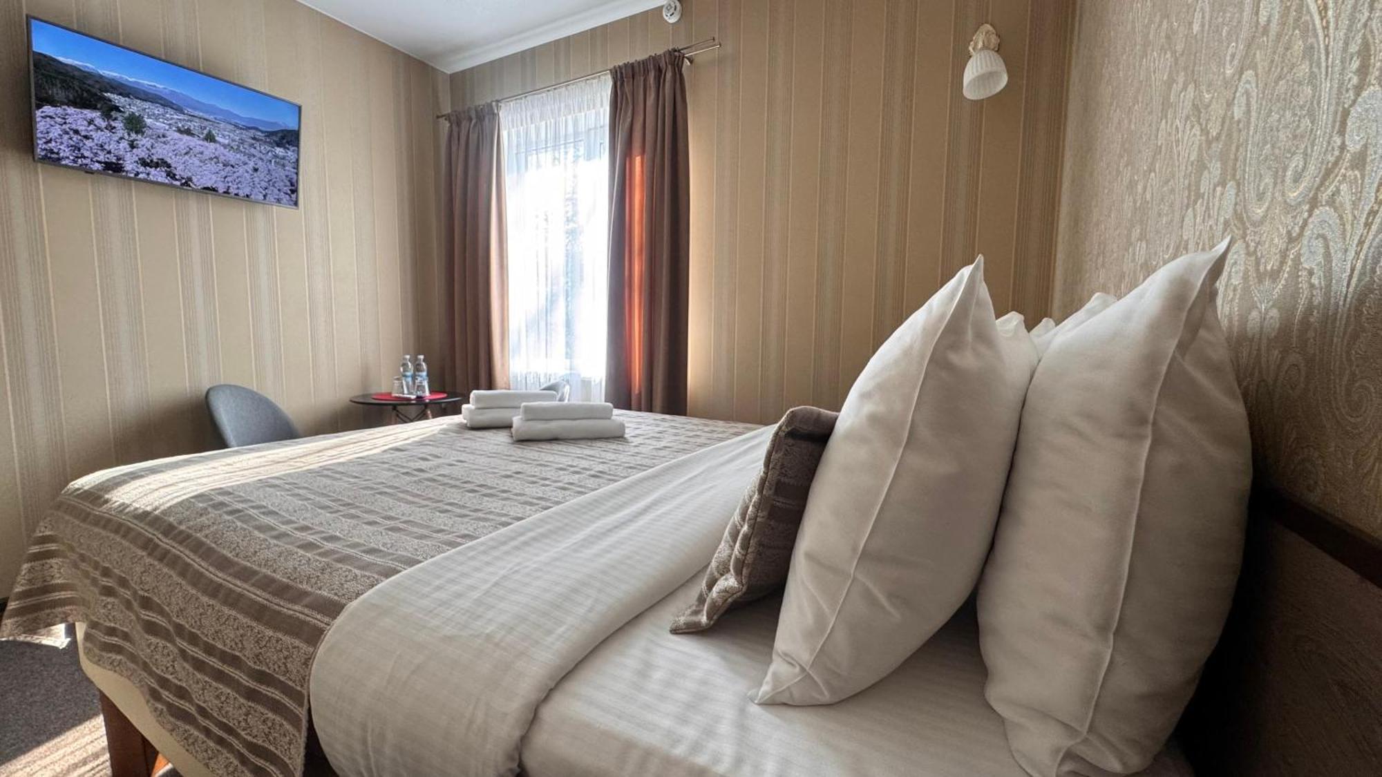 Шляпа Hotel Днепър Екстериор снимка